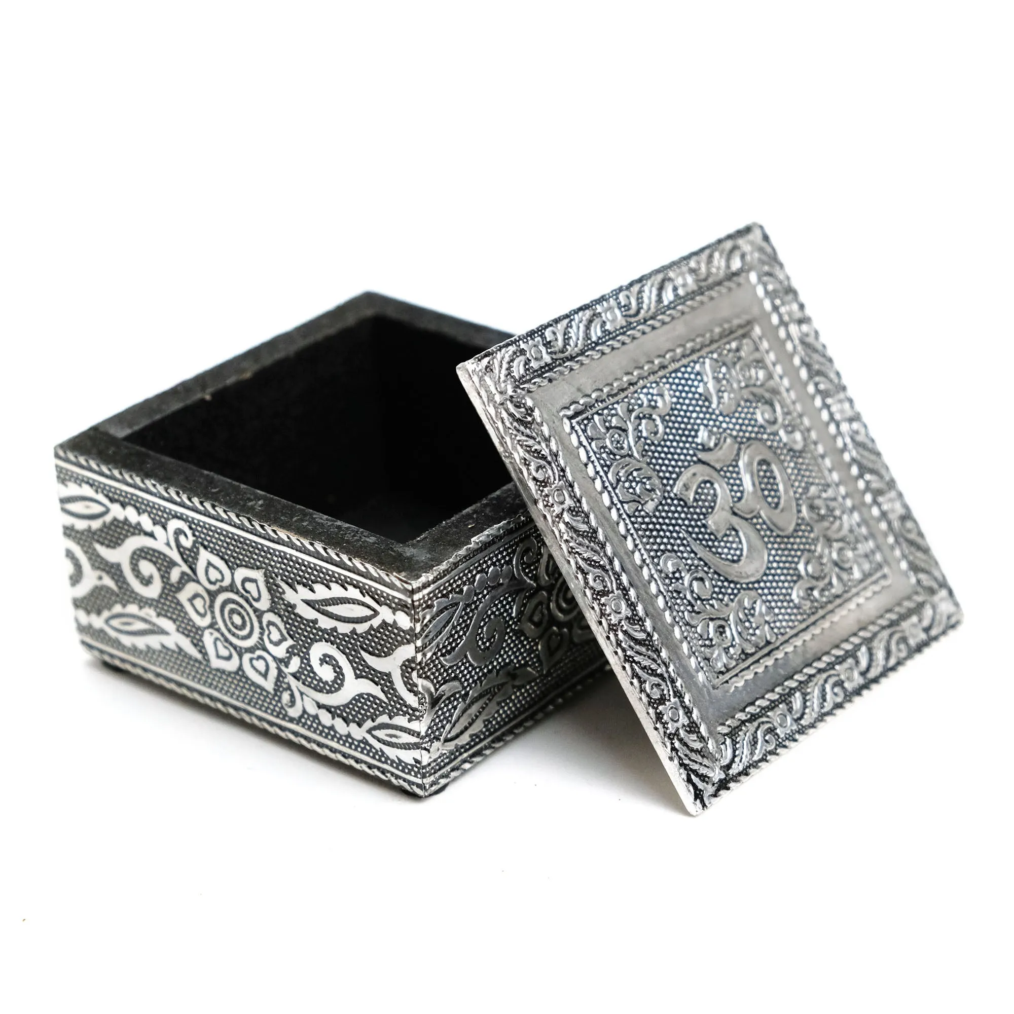 Metal Embossed Box 3", Om