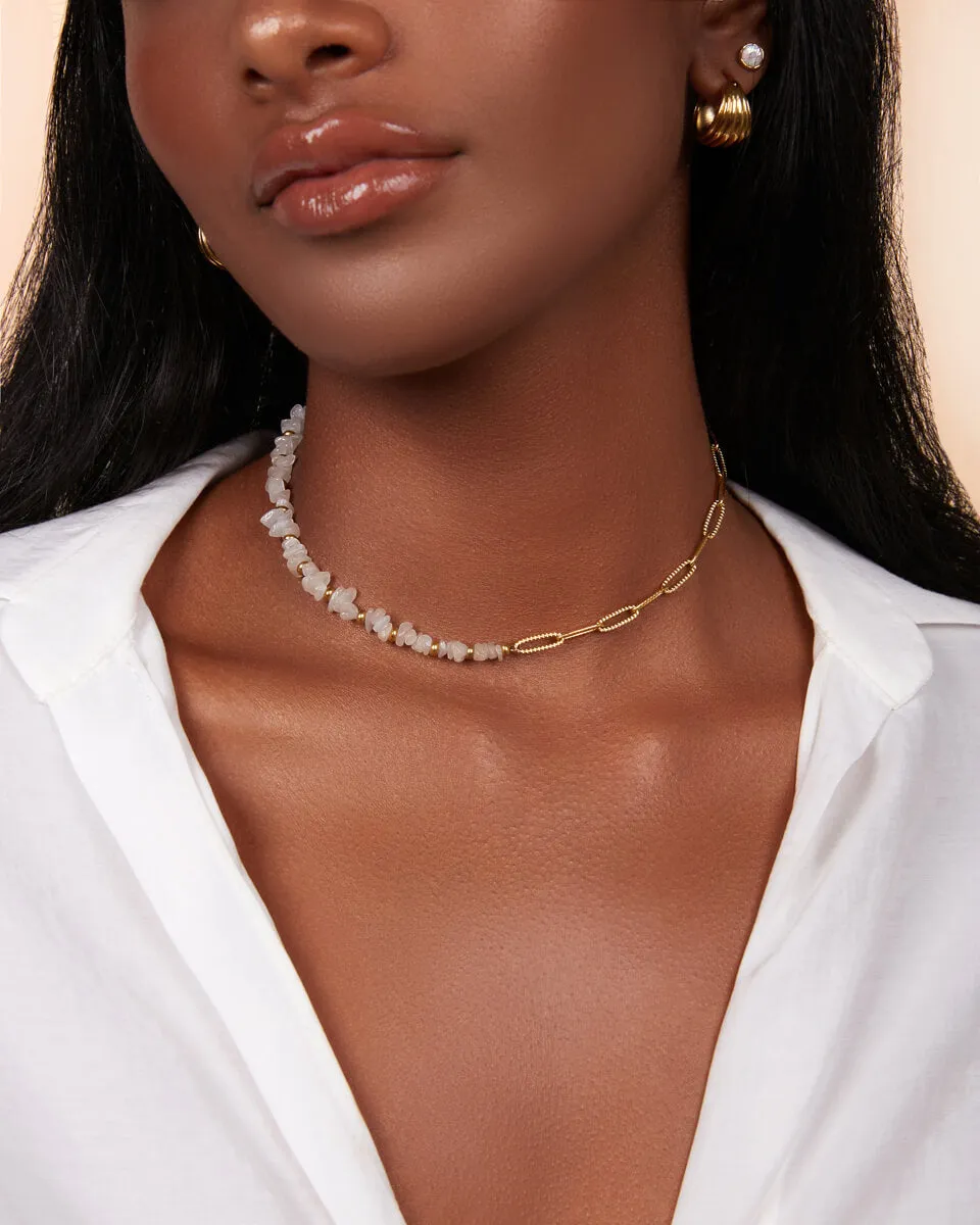 Paperclip Chain White Beaded Necklace (Gold)